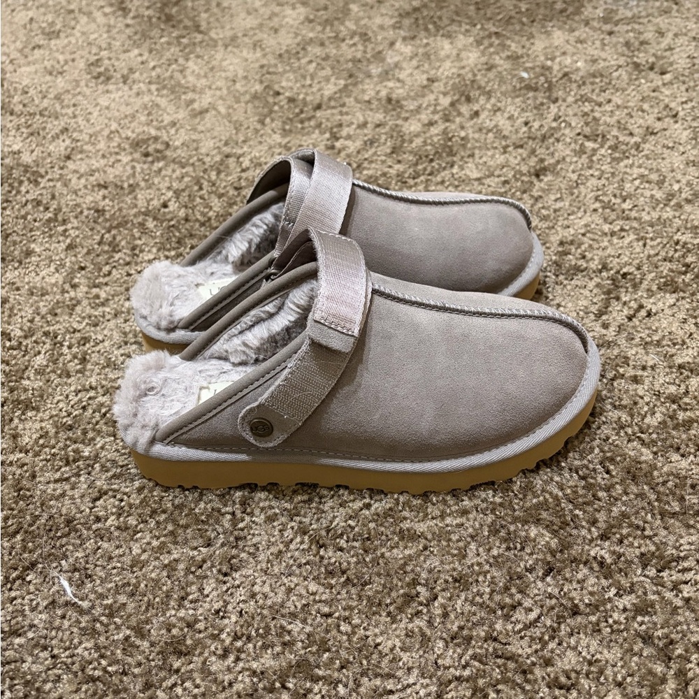 UGG Slippers - Picture 2 of 7